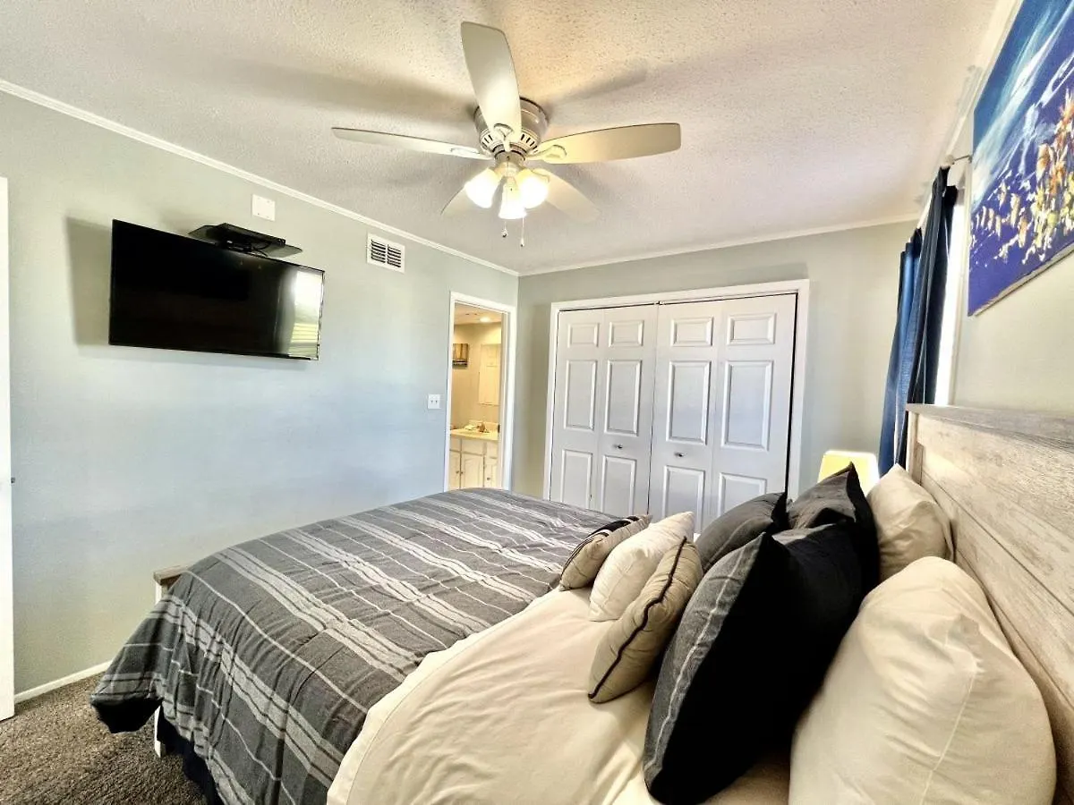Sandpiper Cover 2031 near beach sleeps 4 Destin United States