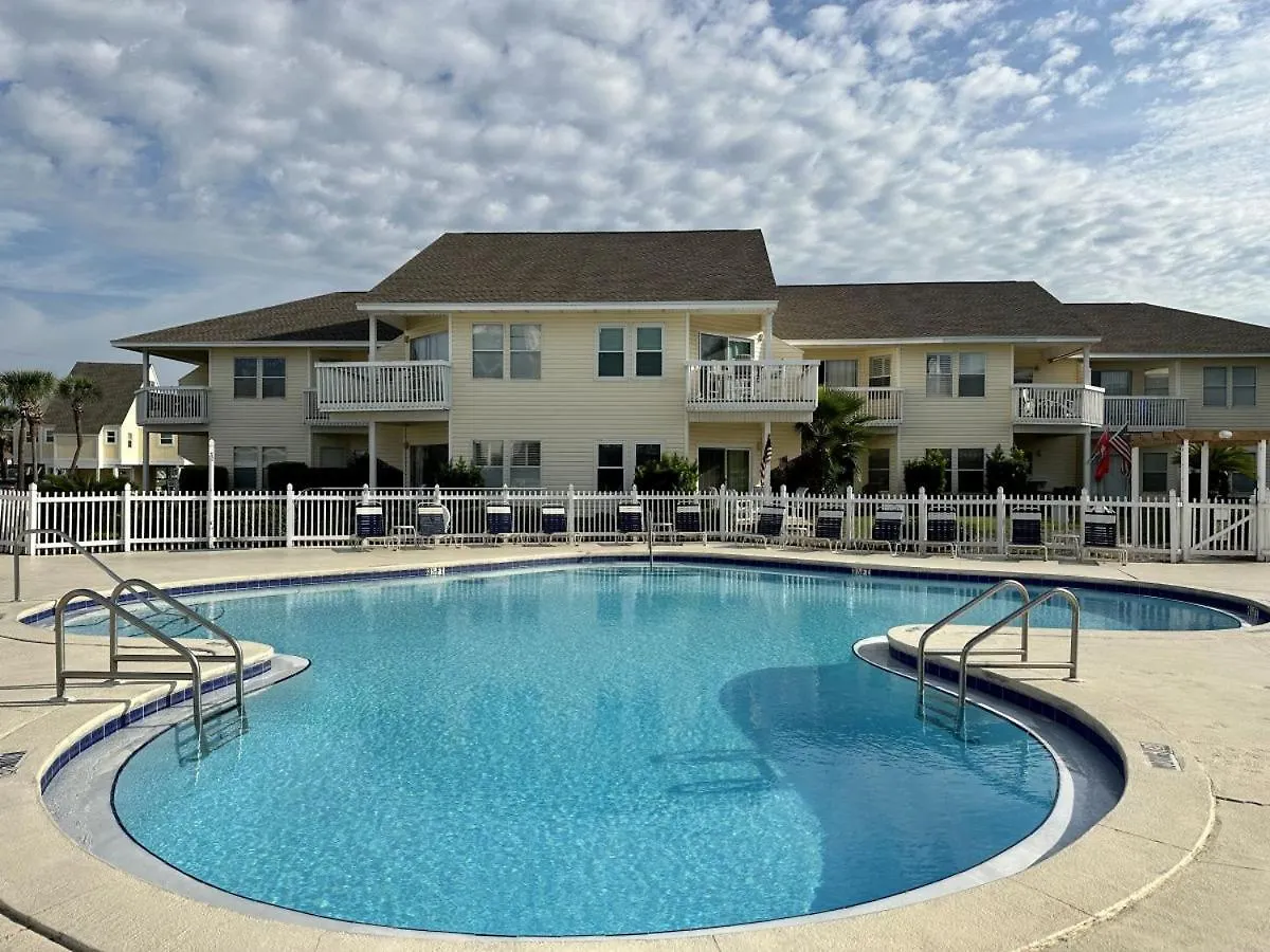 Sandpiper Cover 2031 near beach sleeps 4 Destin
