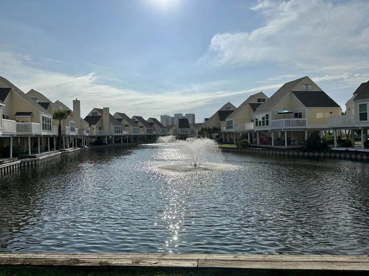 Sandpiper Cover 2031 near beach sleeps 4 Destin Holiday home