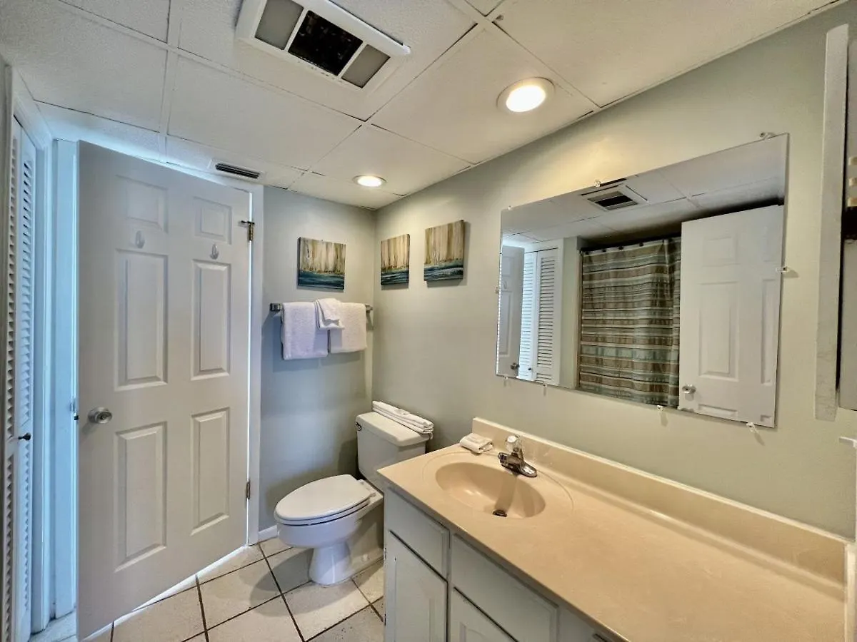 Sandpiper Cover 2031 near beach sleeps 4 Destin