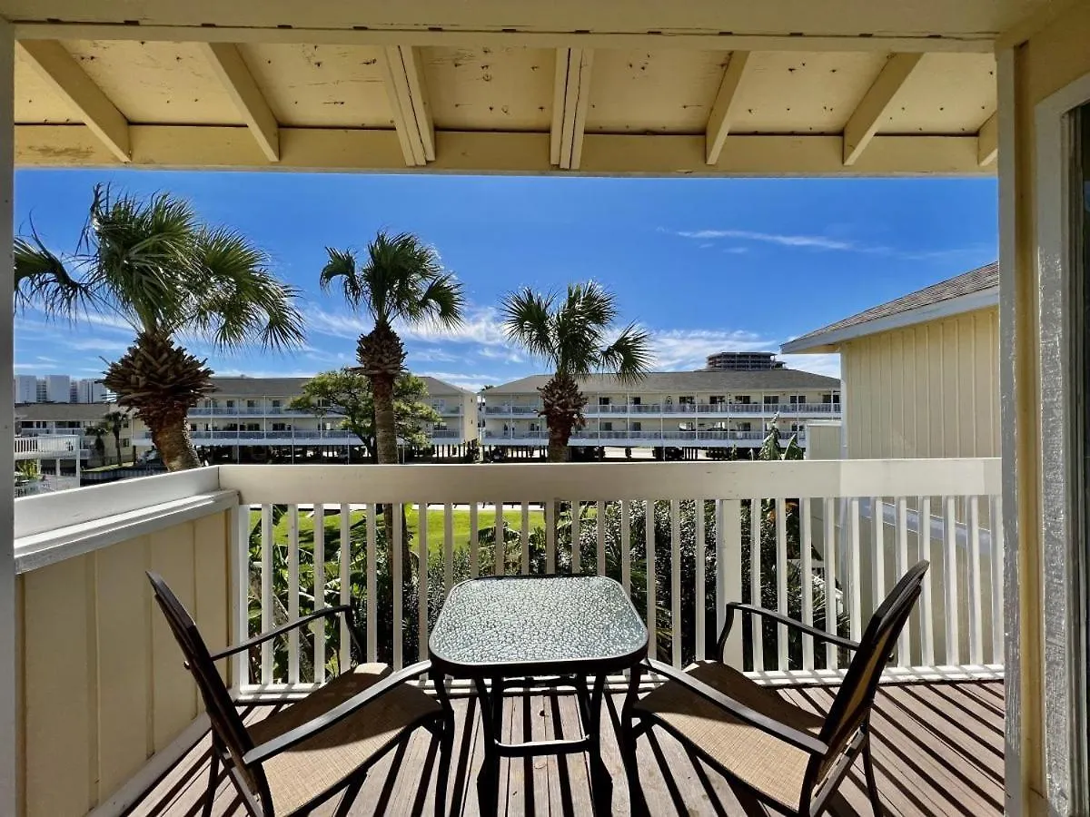 Sandpiper Cover 2031 near beach sleeps 4 Destin